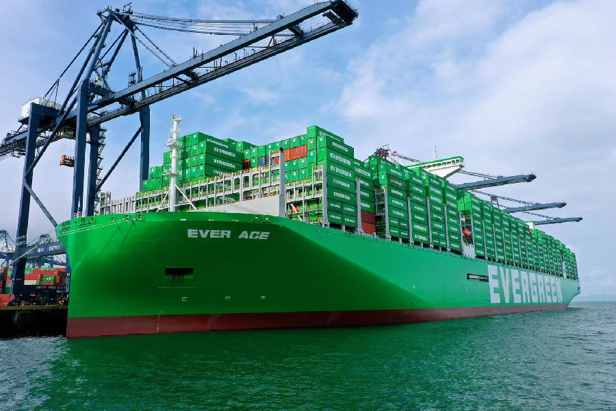 深圳联代成功代理全球最大集装箱船“EVER ACE”轮首航盐田港